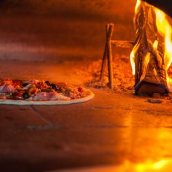 Unser Pizzaholzofen sorgt für delikate Gerichte